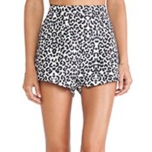 Cameo Revolve Move On Short in Snow Leopard High Rise Size Small
